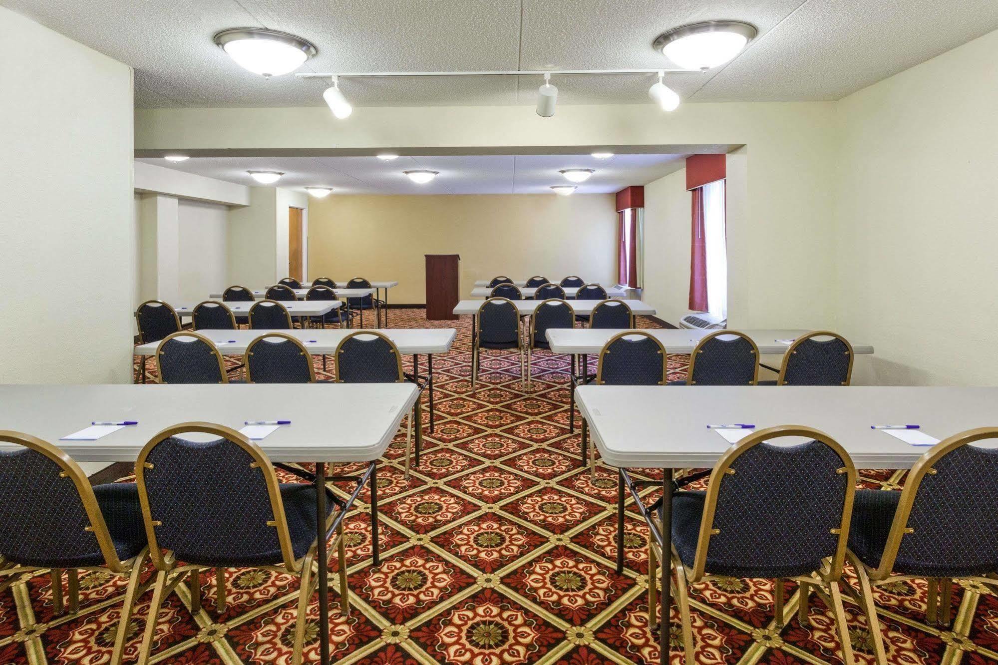Hotel Baymont By Wyndham Southfield/Detroit Zewnętrze zdjęcie