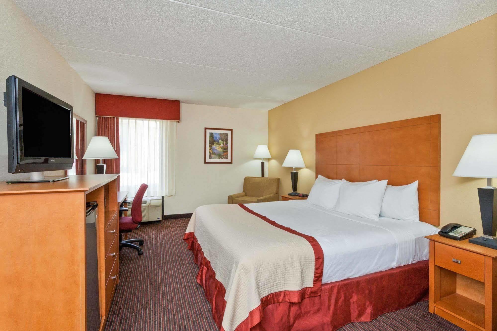 Hotel Baymont By Wyndham Southfield/Detroit Zewnętrze zdjęcie