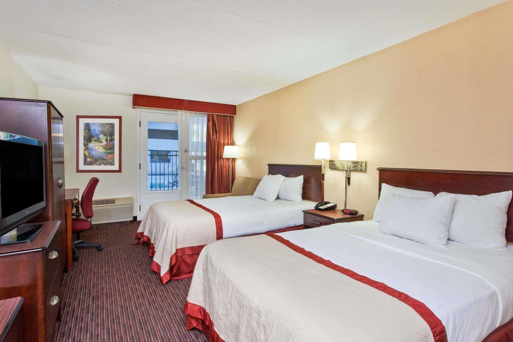Hotel Baymont By Wyndham Southfield/Detroit Zewnętrze zdjęcie